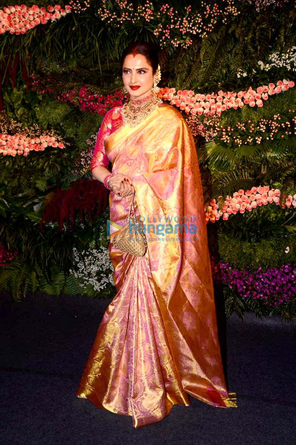 celebs grace anushka sharma virat kohlis mumbai reception 002 8