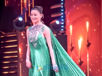 Celebs grace the red carpet of Zee Cine Awards 2018