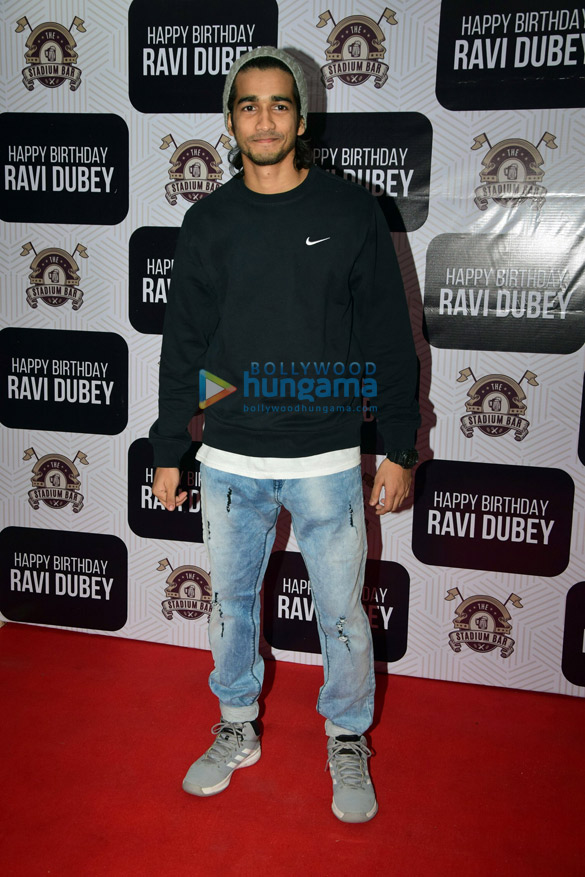 celebs snapped at ravi dubeys birthday 15
