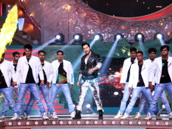 Celebs walk the red carpet of Star Screen Awards 2017