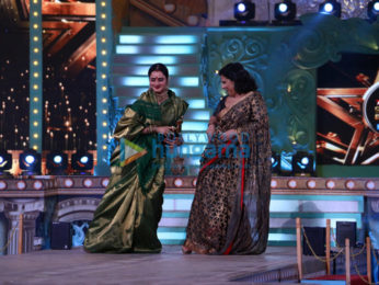 Celebs walk the red carpet of Star Screen Awards 2017