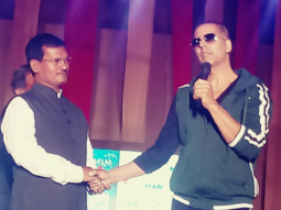 Check out: Reel life Padman Akshay Kumar and reel life Padman Arunachalam Muruganantham take over Mood Indigo 2017