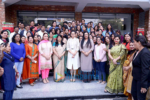 Check out Taapsee Pannu visits her alma mater in Delhi-2