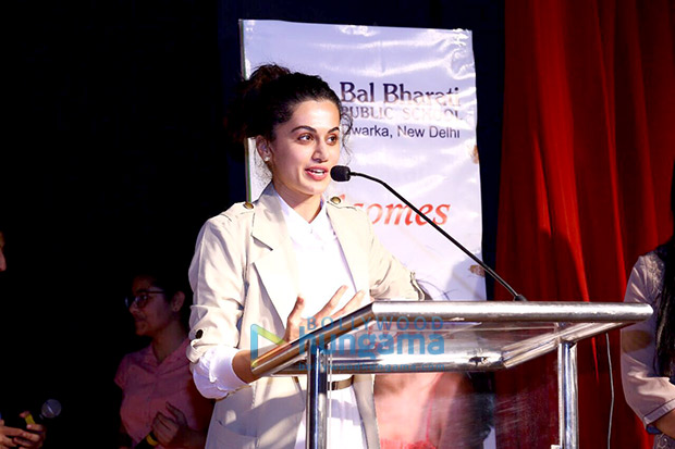 Check out Taapsee Pannu visits her alma mater in Delhi-3