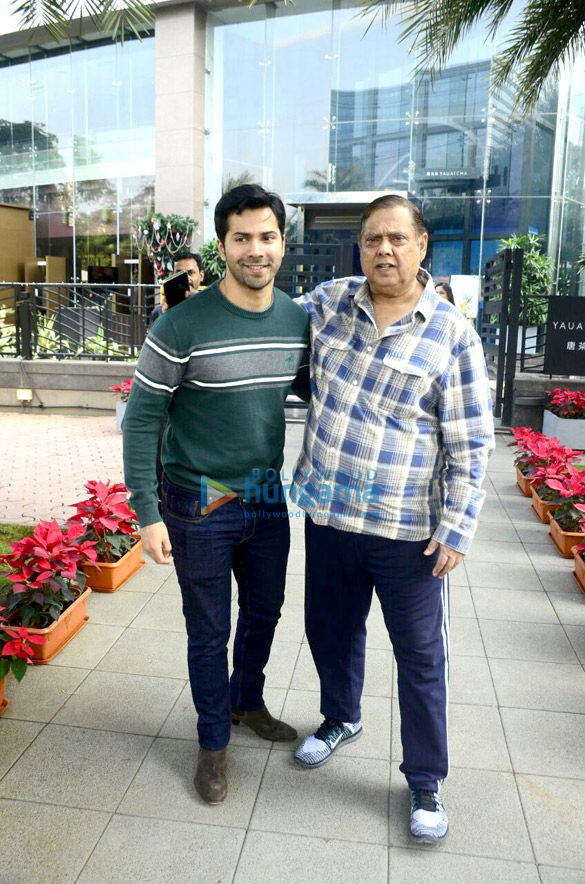 david dhawan snapped with family 4