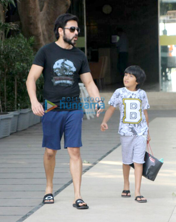 emraan hashmi snapped at otters club 2