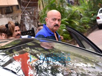 Hrithik Roshan snapped with family for lunch