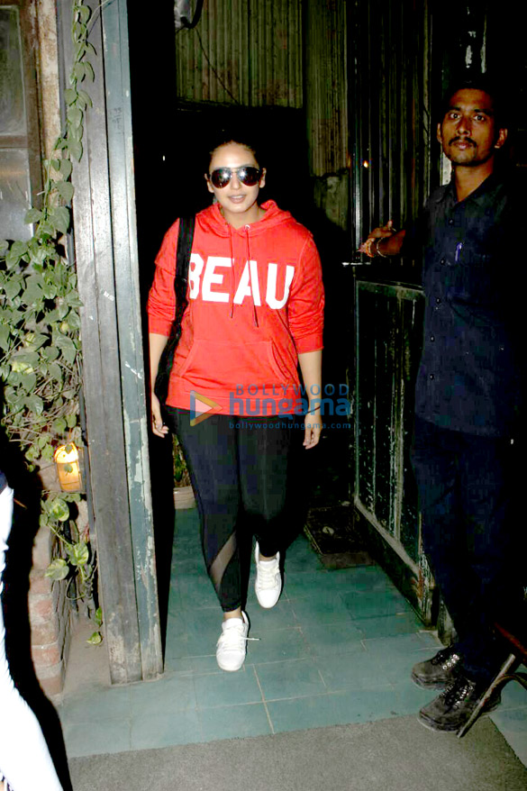 huma qureshi snapped at pali village cafe 2