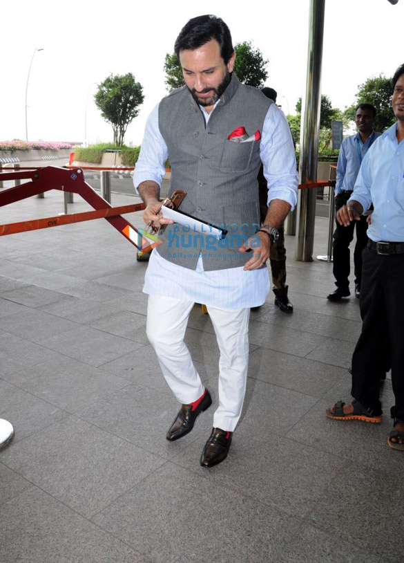 ileana dcruz shruti haasan and others snapped at the airport 7