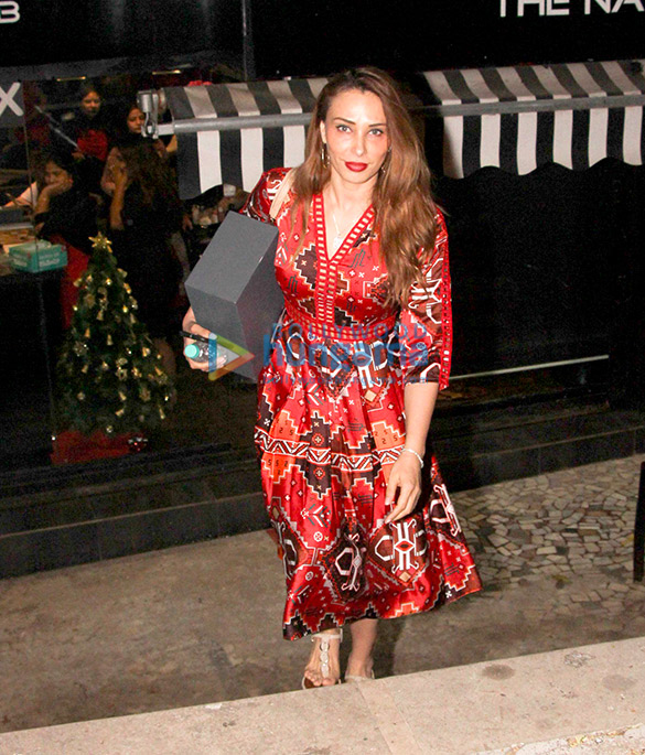 Iulia Vantur snapped at salon