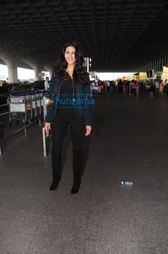 jacqueline fernandez raveena tandon and others snapped at the airport 12