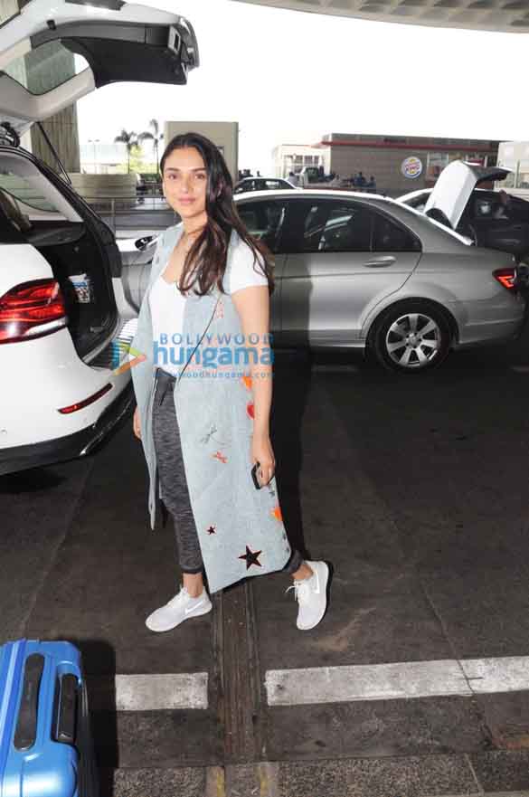 jacqueline fernandez raveena tandon and others snapped at the airport 8