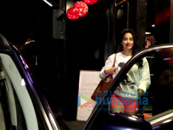Janhvi Kapoor snapped in Juhu