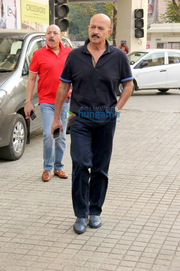 jitendra and rakesh roshan spotted at juhu pvr 5