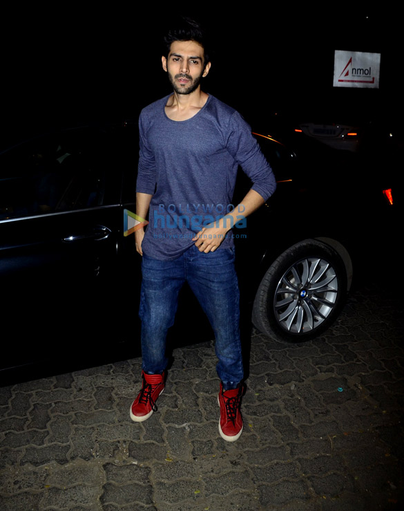 kartik aryan snapped in mumbai 1