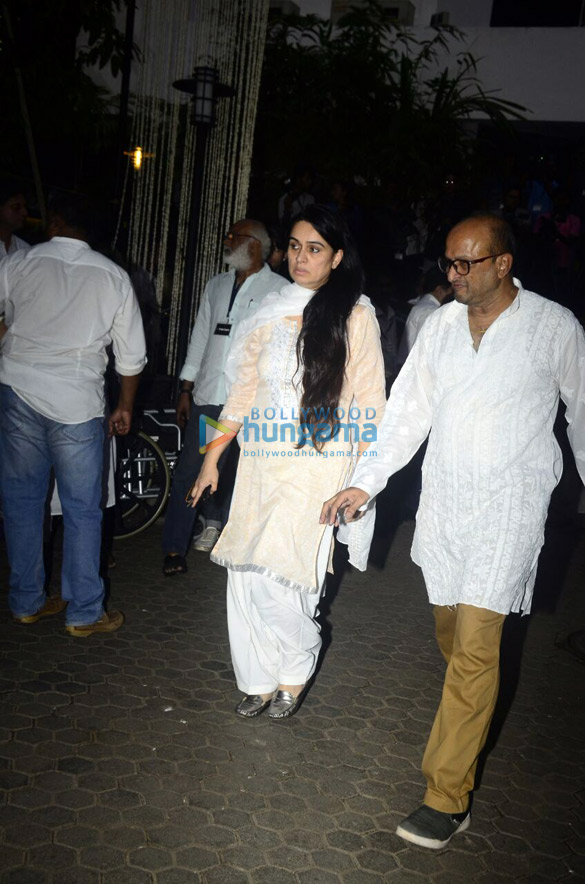 members of bollywood fraternity attend shashi kapoors chautha11 6