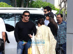 Salman Khan, Sonakshi Sinha and Daisy Shah spotted while leaving for Delhi