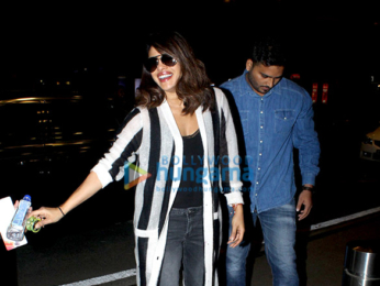 Priyanka Chopra, Akshay Kumar and others snapped at the airport