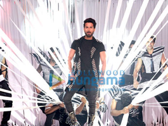 Priyanka Chopra, Katrina Kaif, Varun Dhawan, Ranveer Singh and others perform at Zee Cine Awards 2017
