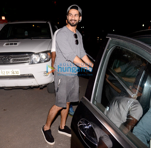 rakeysh omprakash mehra and shahid kapoor snapped in bandra 1