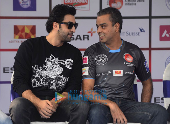 ranbir kapoor gets felicitated by the mayor of london 5