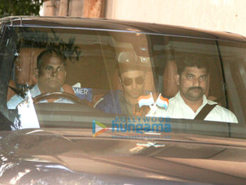 Ranbir Kapoor spotted at Khar