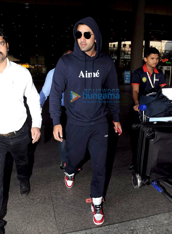 ranbir kapoor spotted at the airport 3 2