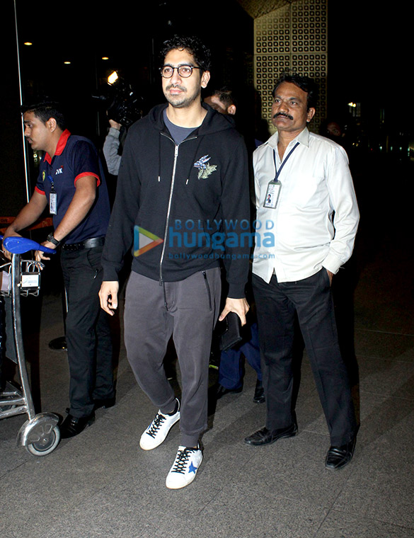 ranbir varun and others snapped at the airport at night 4