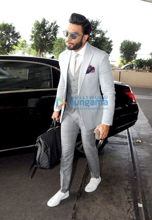 ranveer singh karisma kapoor and others snapped at the airport 3