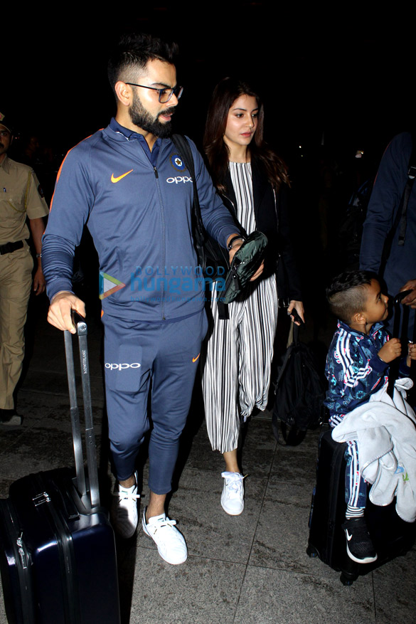 ranveer singh virat kohli anushka sharma and others snapped at the airport 2