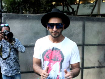 Ranveer Singh snapped greeting his fans