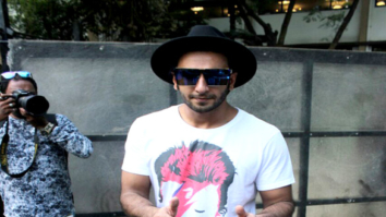 Ranveer Singh snapped greeting his fans