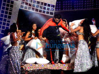 Ranveer Singh snapped rehearsing for Zee Cine Awards 2017