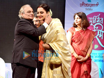 Rekha spotted at 'Smita Patil Memorial Award'