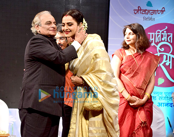 rekha spotted at smita patil memorial award 4