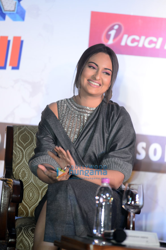 salman khan kriti sanon sonakshi sinha and others at dabangg tour press conference in delhi 5