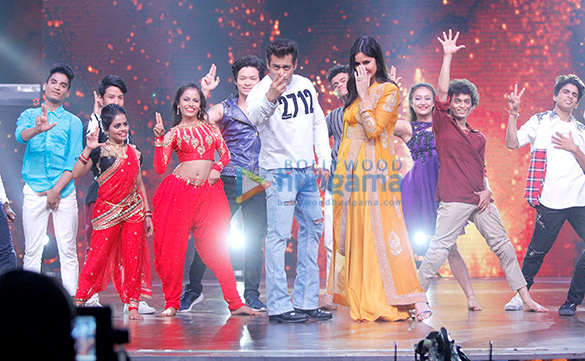 Salman Khan and Katrina Kaif on the sets of ‘Dance India Dance’ Salman Khan and Katrina Kaif on the sets of ‘Dance India Dance’