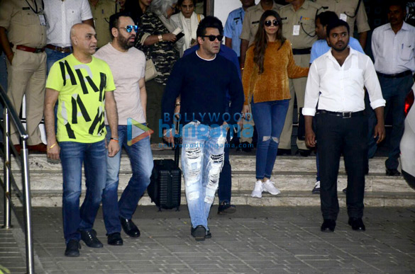 Salman Khan snapped returning from the Dabbang Tour