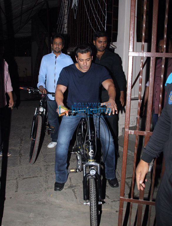 salman khan spotted on his being human cycle 3