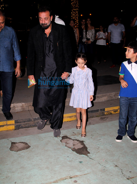sanjay dutt snapped with his family at yautcha in bandra 4