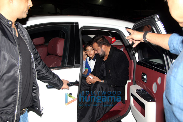 sanjay dutt snapped with his family at yautcha in bandra 6