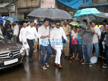 Shah Rukh Khan, Amitabh Bachchan, Abhishek Bachchan, Ranbir Kapoor and others attend the funeral of the late Shashi Kapoor