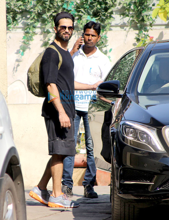 shahid kapoor snapped at the gym 4 2