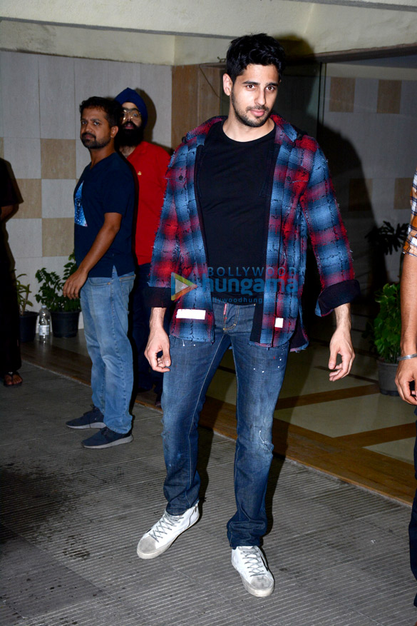 sidharth malhotra karan johar kiara advani and neha dhupia spotted at bandra 6 2