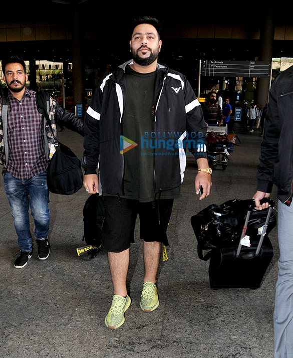 sonakshi sinha hrithik roshan and others snapped at the airport 9