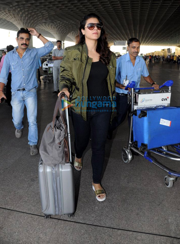 sonam kapoor kajol lara dutta and others snapped at the airport 2