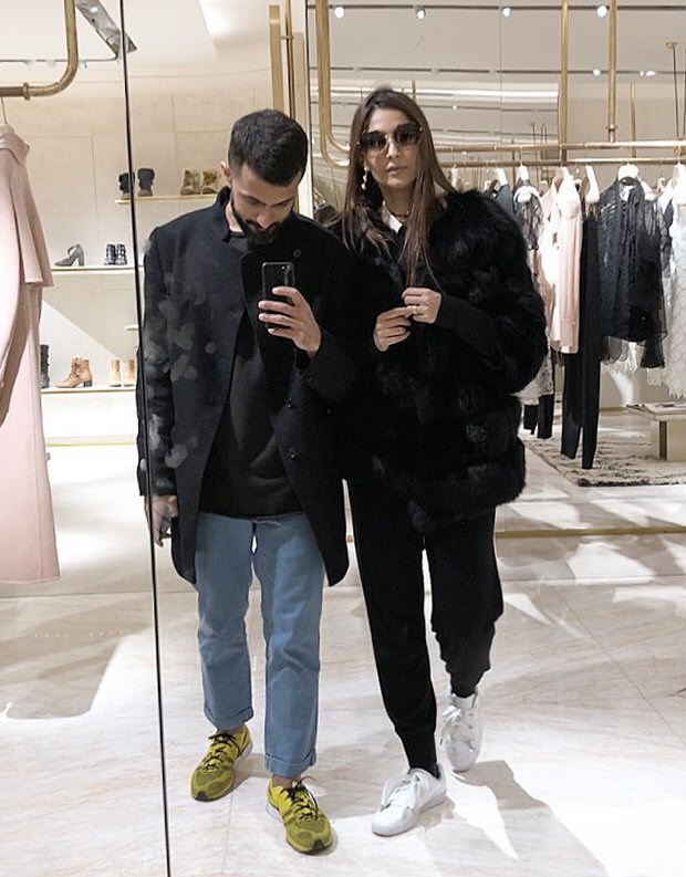 Sonam Kapoor and Anand Ahuja enjoy the chilly weather of London this Christmas1