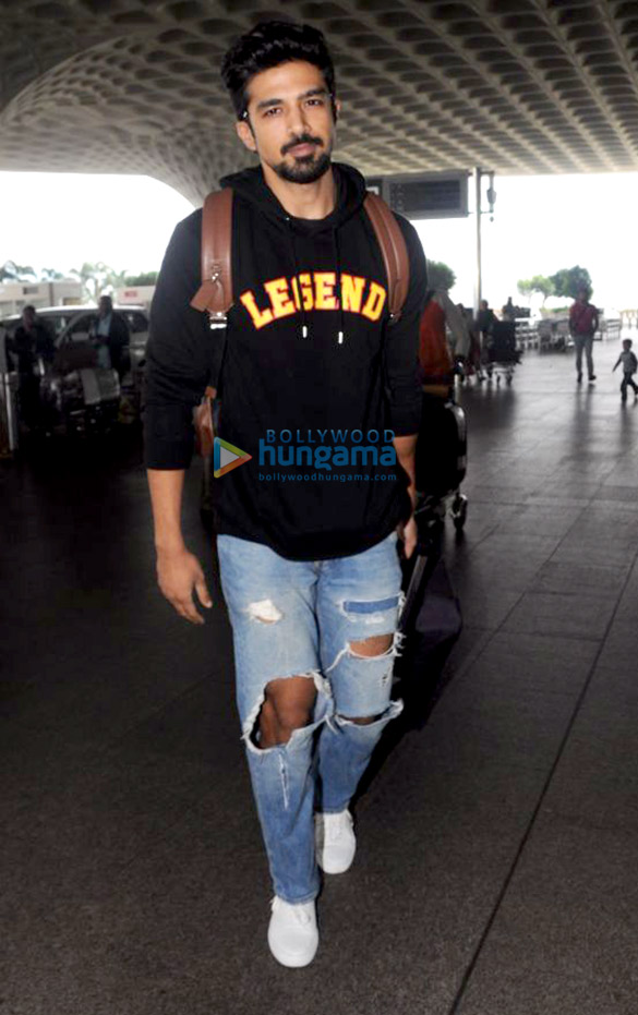 sonam kapoor and rana daggubati snapped at the airport 7