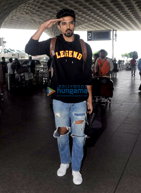 sonam kapoor and rana daggubati snapped at the airport 8