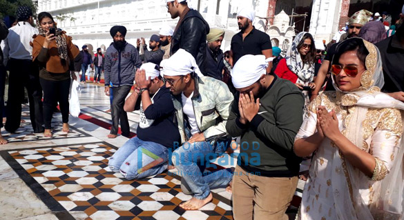 team of fukrey returns visits golden temple in amritsar 2